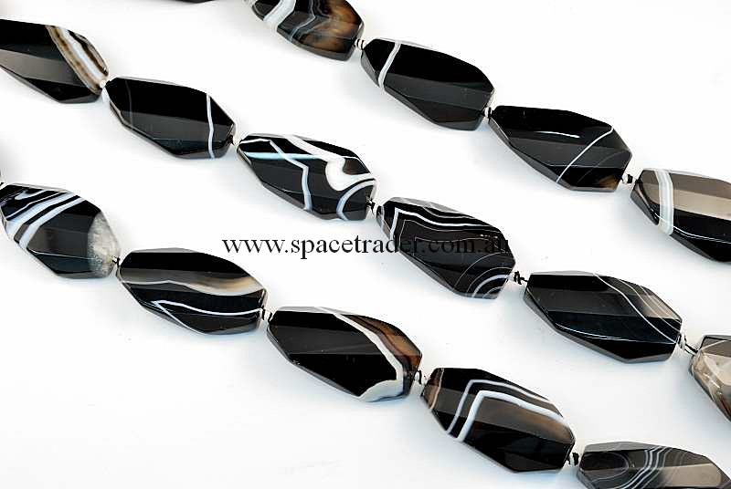 Agate - 24x42mm Faceted Twisted Octagon Black Banded Agate Bead in 9 Pcs a Strand