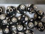 kashmiri beads - 15001 - silver / black x 200 beads